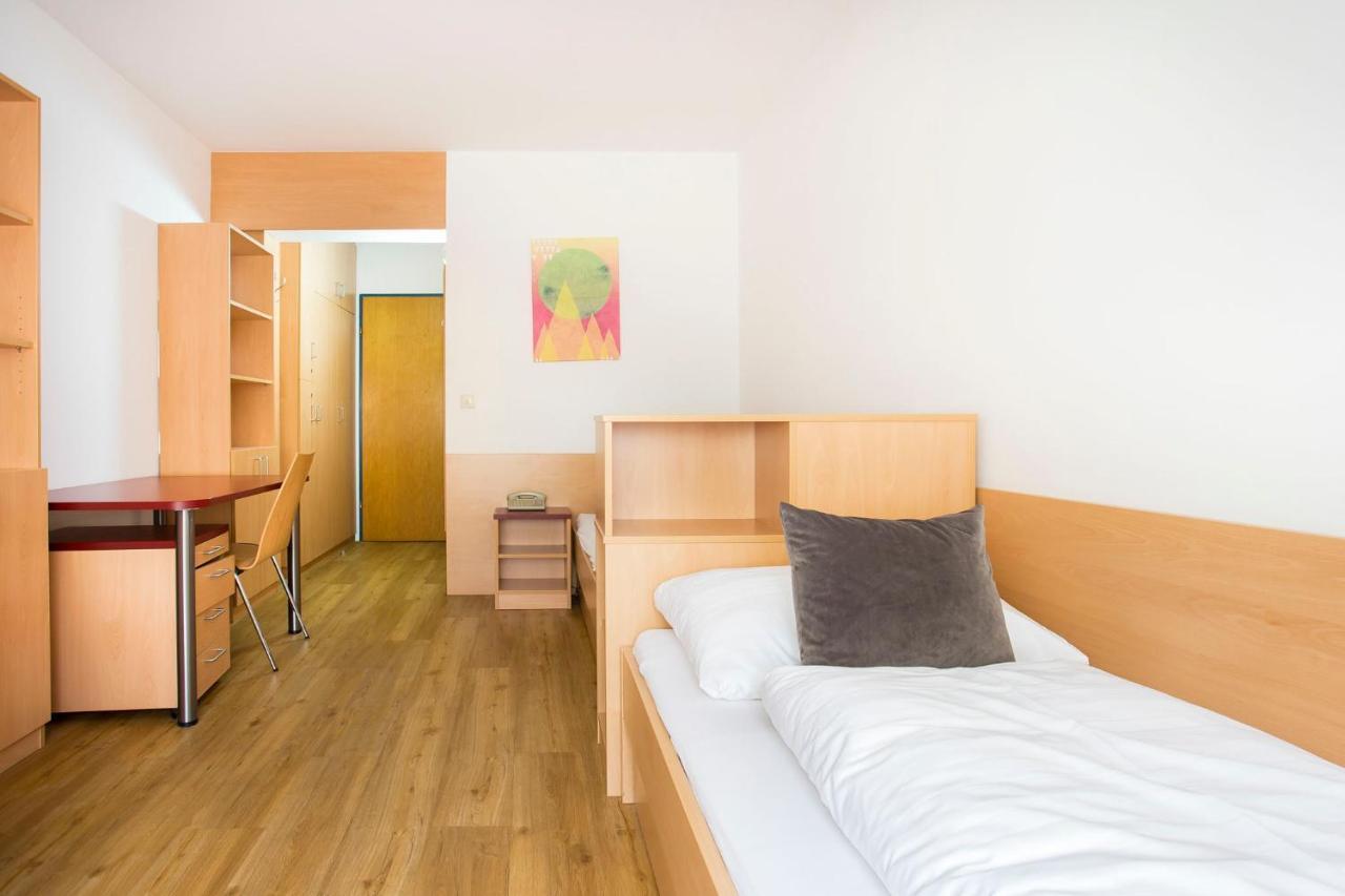myNext - Westbahnhof Hostel One Wien Exterior foto